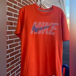 Nike Dri fit tshirt. Men medium. Orange. EUC.